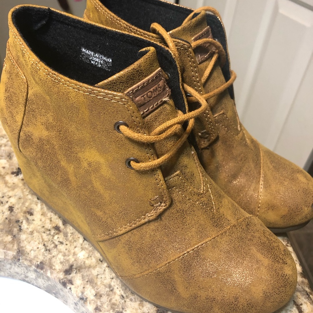 Toms wedges